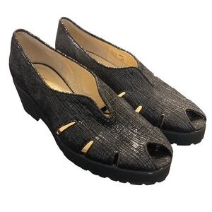 Brunate Black Embossed Leather Platform Light Peep Toe Shoes NWOT Size 37